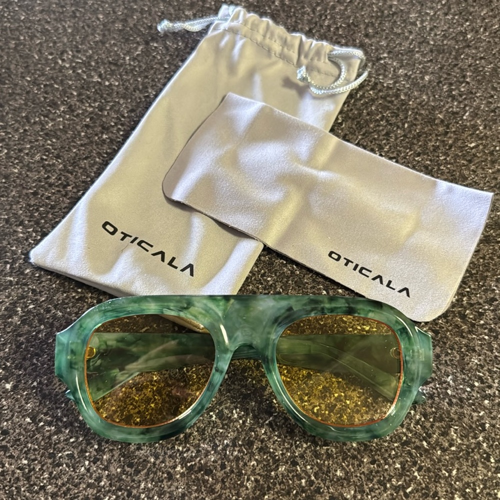 Green Tortoise Vintage-Inspired Sunglasses